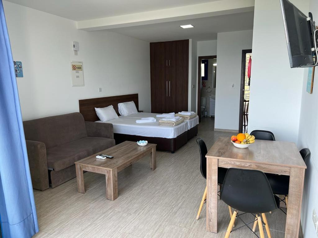 Governors Beach Panayiotis Aparthotel ภายนอก รูปภาพ