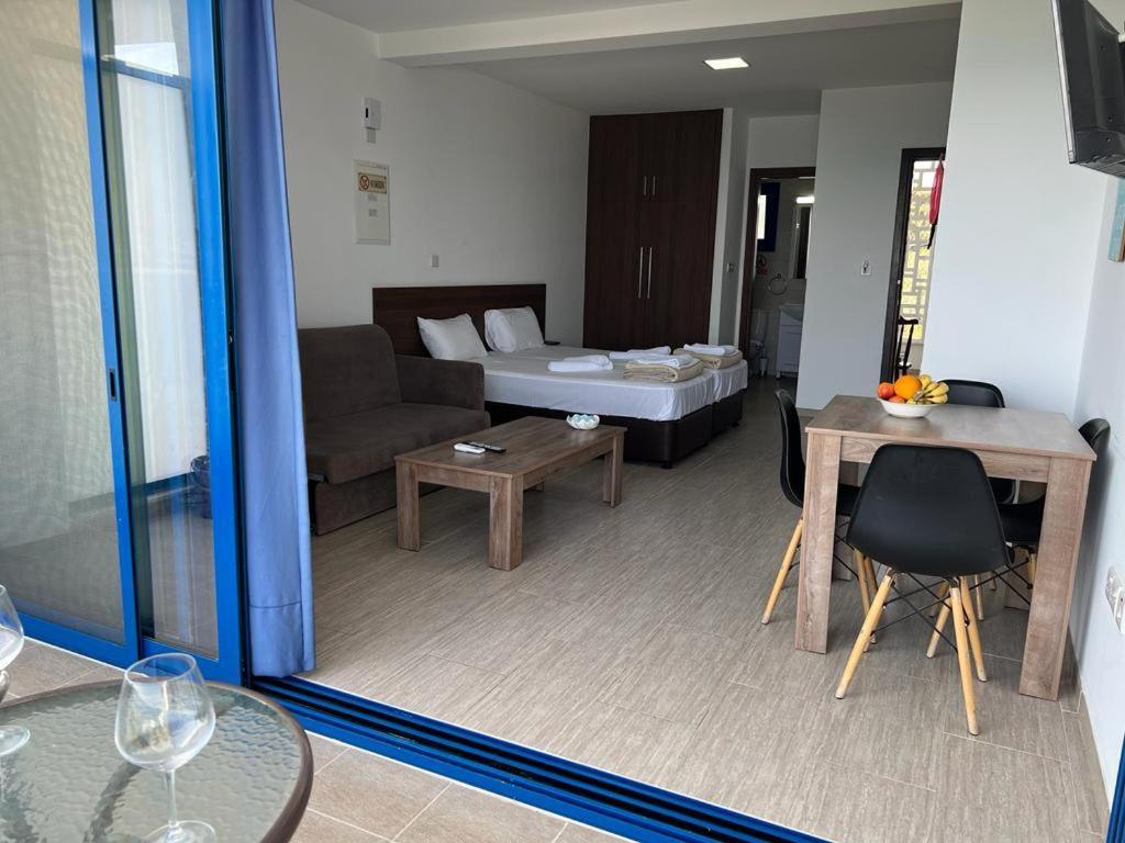 Governors Beach Panayiotis Aparthotel ภายนอก รูปภาพ